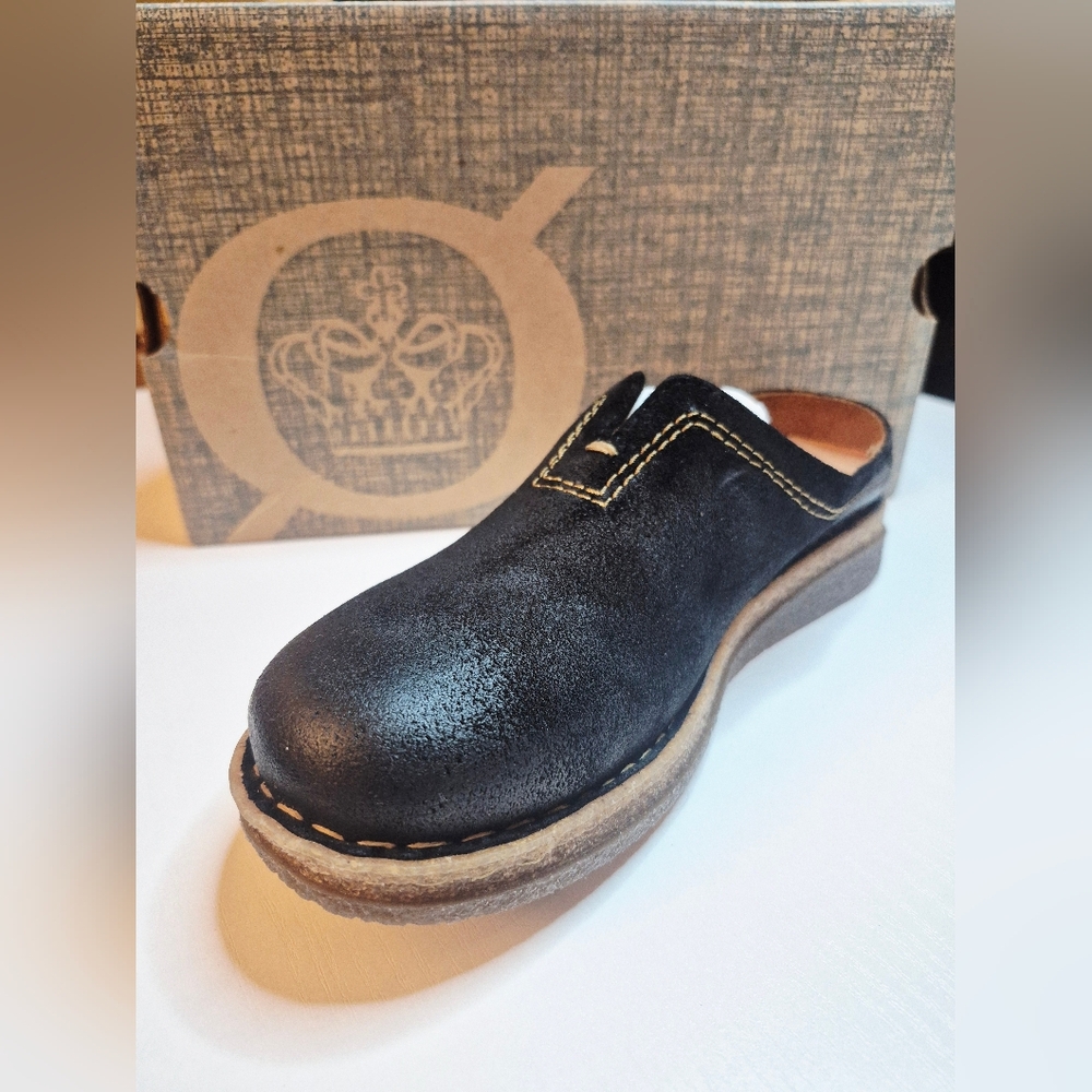 BORN‎ Seana Black Clogs